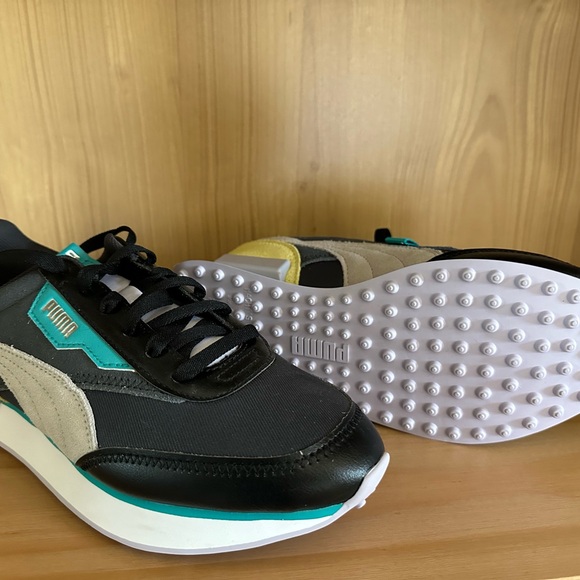 NWOT. Puma Future Rider women’s sneakers. - Picture 4 of 4